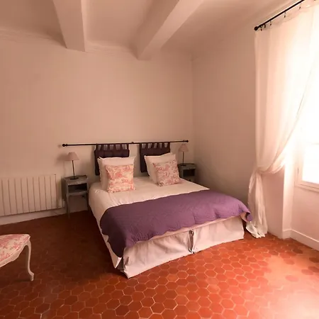 Les Chambres De Charlotte Cucuron Exterior photo