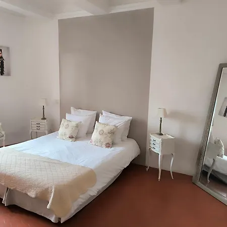 Les Chambres De Charlotte Cucuron Exterior photo